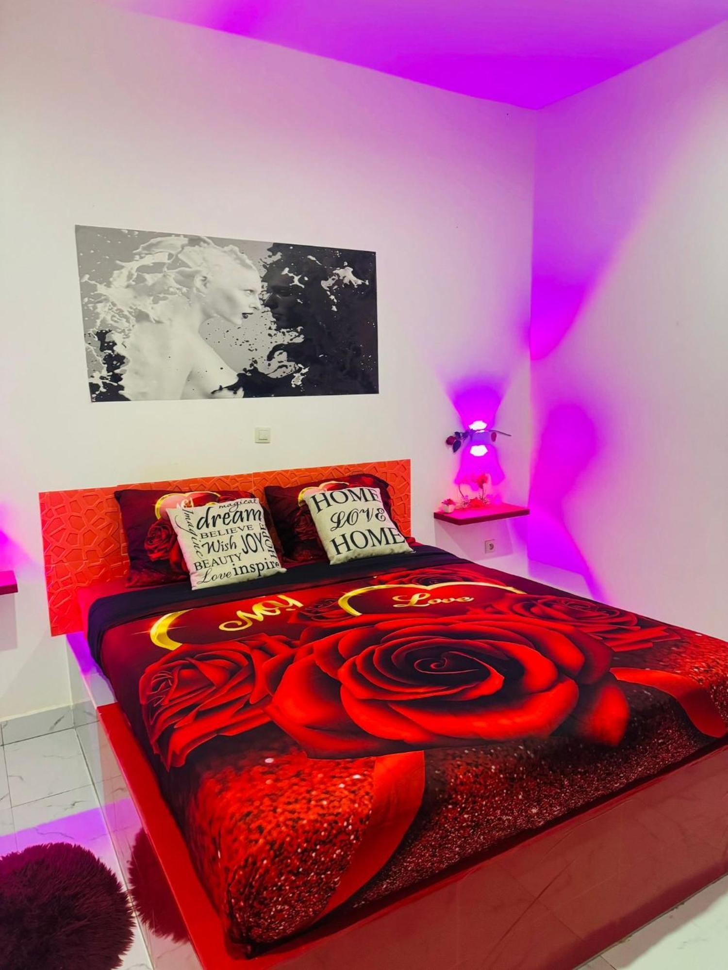 Bed and Breakfast Grace House Jacuzzi Saly Portudal Exterior foto