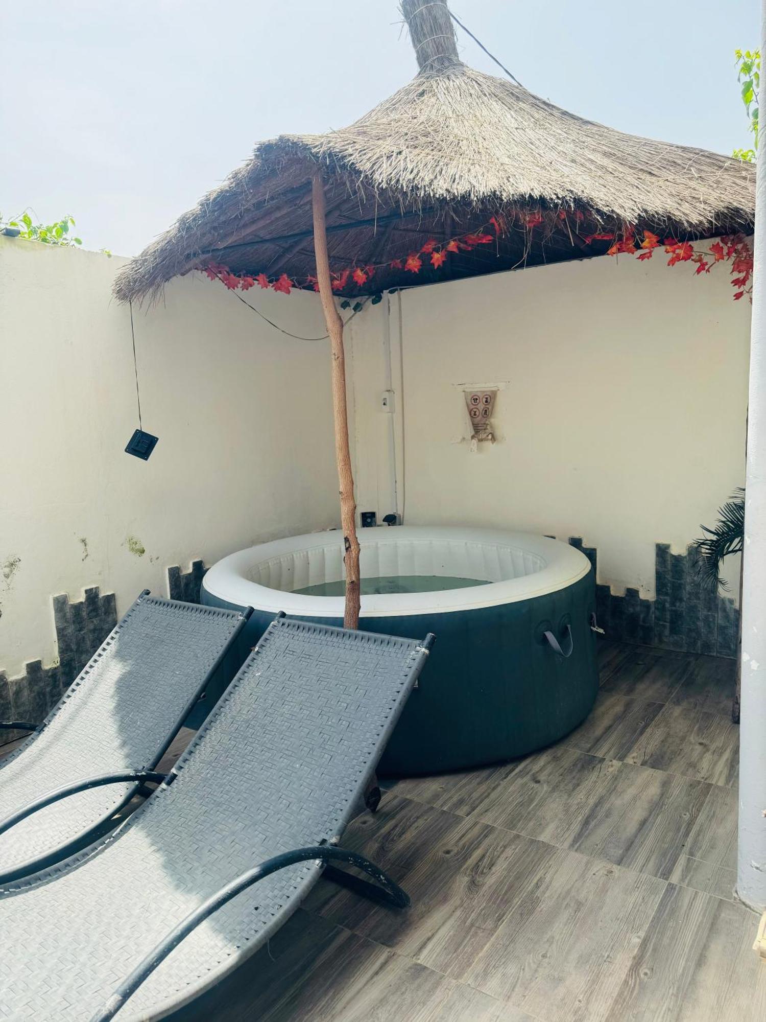 Bed and Breakfast Grace House Jacuzzi Saly Portudal Exterior foto